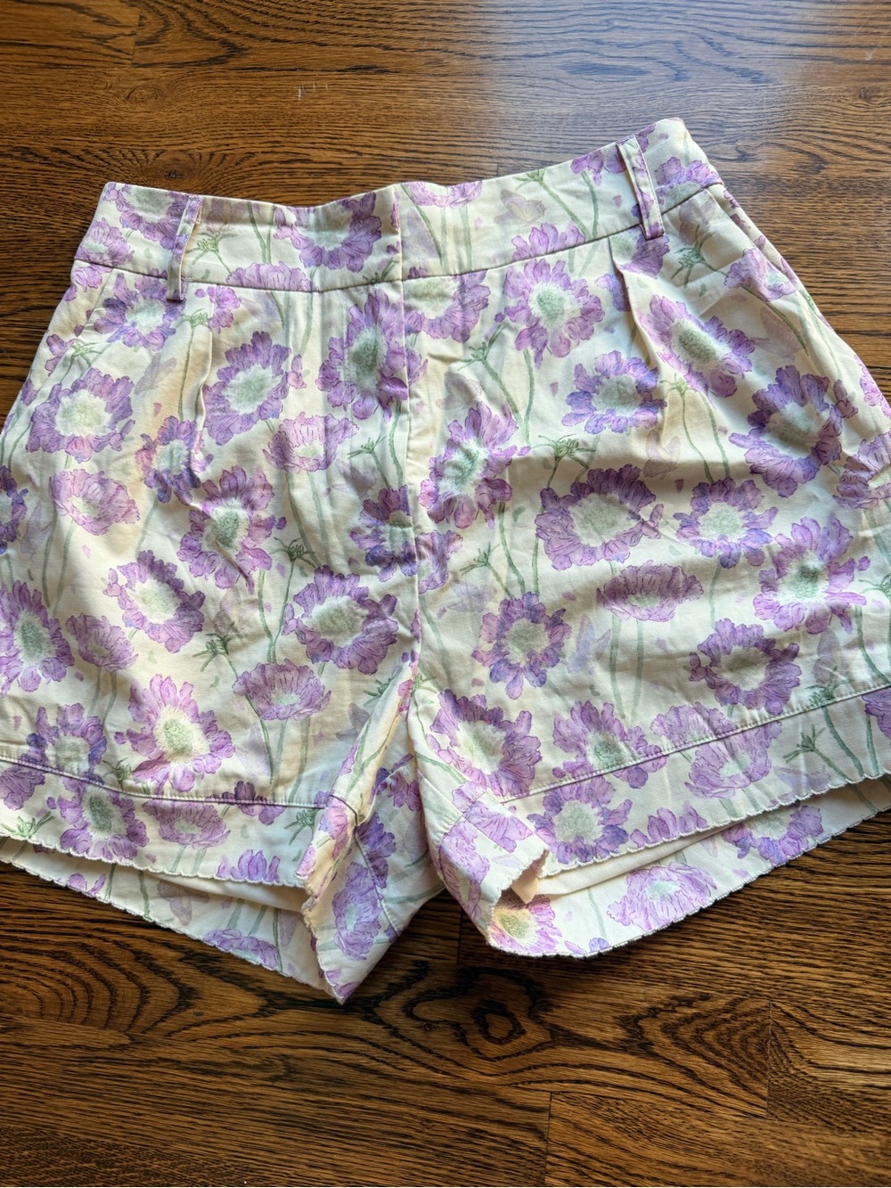 Entro Purple Flower Pleated front shorts. Zipper/hook front Pockets. EUC M - Picture 2 of 9